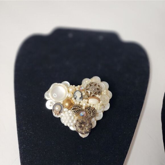 Vintage handmade pearl & cameo Heart Shaped brooch - Picture 2 of 5